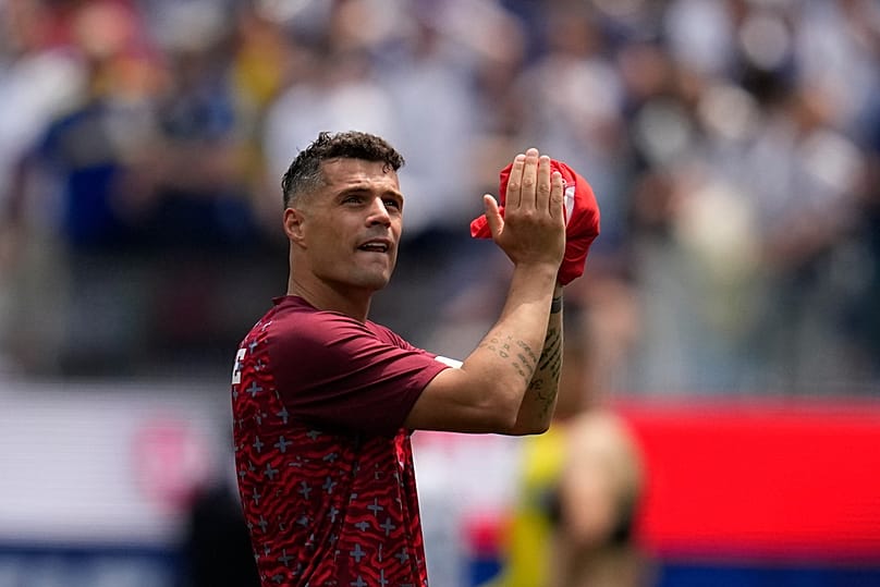 Granit Xhaka applaudiert nach dem WM-Gruppenspiel der Gruppe B gegen Bosnien in Inglewood, Kalifornien nahe Los Angeles, Donnerstag, 18. Juni 2026
