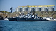 ARCHIVO - En esta foto de archivo del lunes 31 de marzo de 2014, se ven buques de la flota rusa del Mar Negro anclados en una de las bahías de Sebastopol, Crimea.