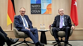 الرئيس التركي رجب طيب أردوغان، على اليمين، والمستشار الألماني فريدريش ميرز، على اليسار