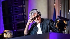 Der französische DJ Kavinski legt bei der „Fête de la Musique“ im Élysée-Palast in Paris auf.