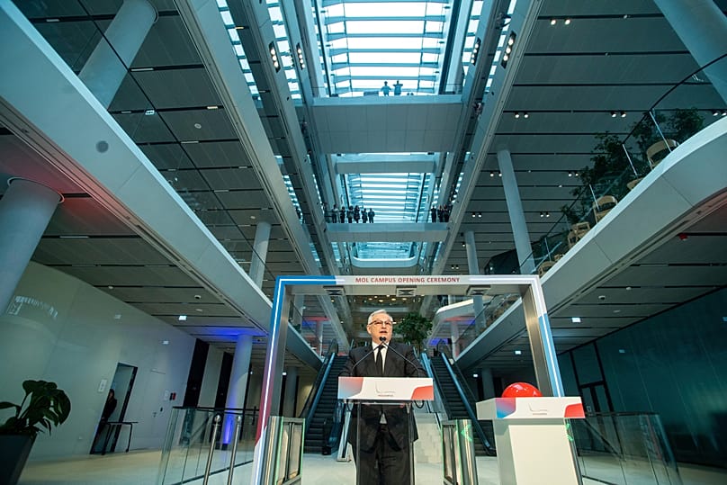 Hernádi Zsolt, a Mol Magyar Olaj- és Gázipari Vállalat elnök-vezérigazgatója beszédet mond a vállalat új székhelyének, a Mol Campusnak a megnyitó ünnepségén Budapesten, Magyar