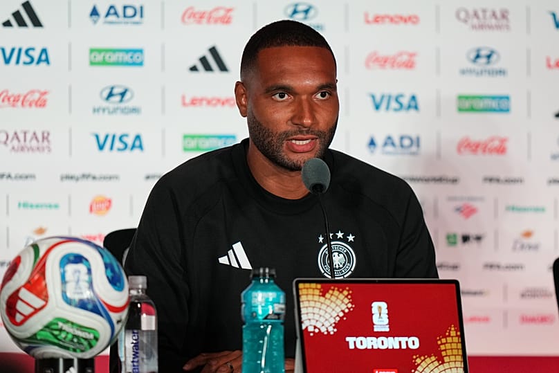 Deutschlands Innenverteidiger Jonathan Tah auf der Pressekonferenz vor dem Spiel Deutschlands gegen die Elfenbeinküste, Freitag 19. Juni, 2026, in Toronto. (AP Photo)