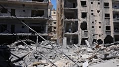Destruição causada por um ataque israelita em Tiro, no Líbano