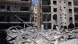 Destruição causada por um ataque israelita em Tiro, no Líbano