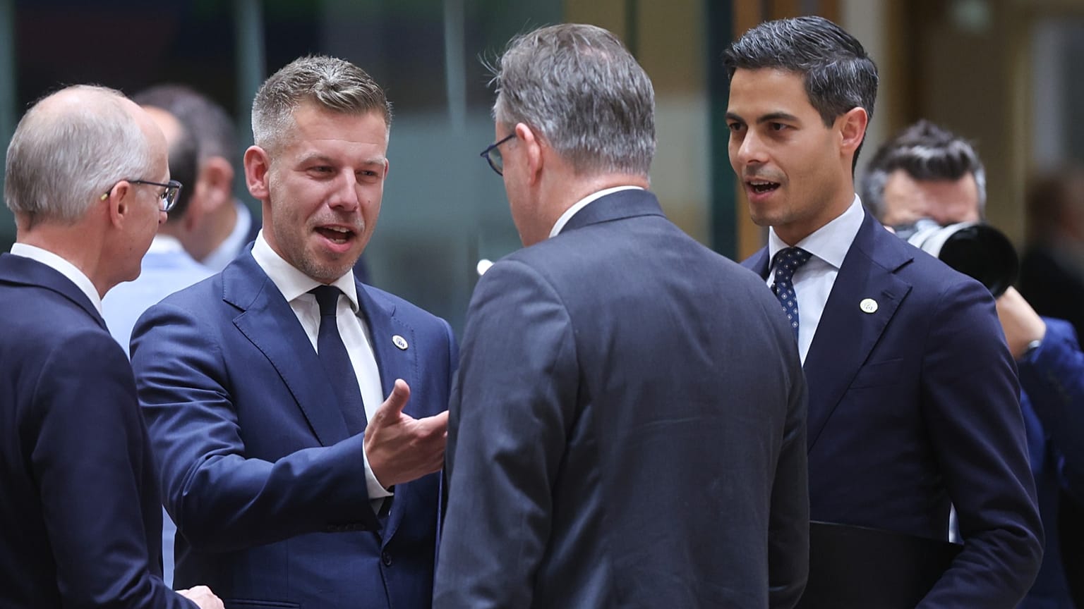 Magyar Péter magyar miniszterelnök a brüsszeli EU-csúcson 2026. június 18-án