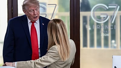 Le président Donald Trump s’entretient avec la Première ministre italienne Giorgia Meloni lors d’un déjeuner de travail au G7 à Evian-les-Bains le 16 juin