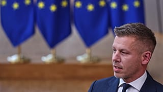Premier Węgier Péter Magyar po przybyciu na szczyt UE w Brukseli w czwartek, 18 czerwca 2026 r.