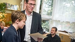 Karácsony Gergely fiával