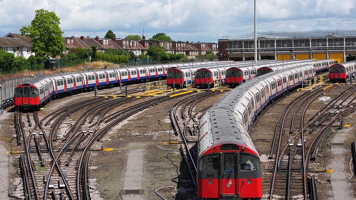 Collision entre deux trains de voyageurs à Bedford près de Londres, des dizaines de blessés
