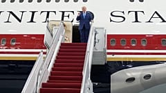 Trump devant le nouvel avion présidentiel