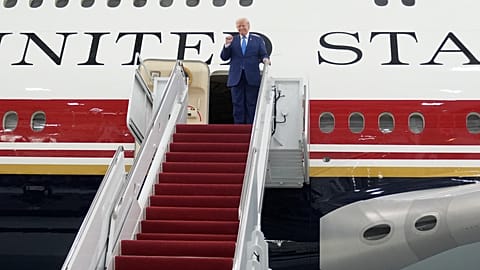 Trump in front of the new presidential aircraft