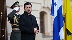 Ukraine's President Volodymyr Zelenskyy waits for arrival of Honduras' President Nasry Asfura in Kyiv, Ukraine, Friday, June 19, 2026. (AP Photo/Evgeniy Maloletka)