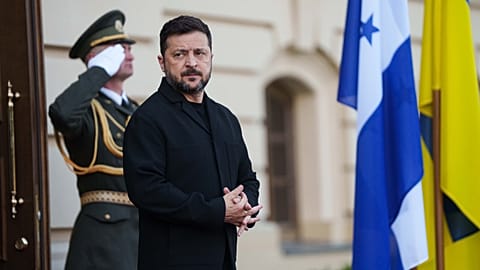 Ukraine's President Volodymyr Zelenskyy waits for arrival of Honduras' President Nasry Asfura in Kyiv, Ukraine, Friday, June 19, 2026. (AP Photo/Evgeniy Maloletka)