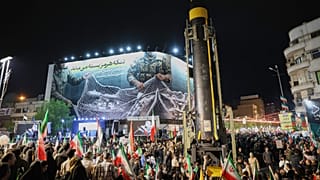 تجمعات شبانه، میدان انقلاب تهران