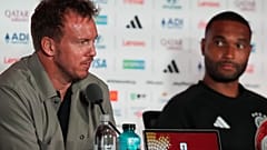 Bundestrainer Julian Nagelsmann (links) spricht am Vorabend des WM-Spiels gegen die Elfenbeinküste am 19. Juni 2026 in Toronto auf einer Pressekonferenz mit Jonathan Tah.