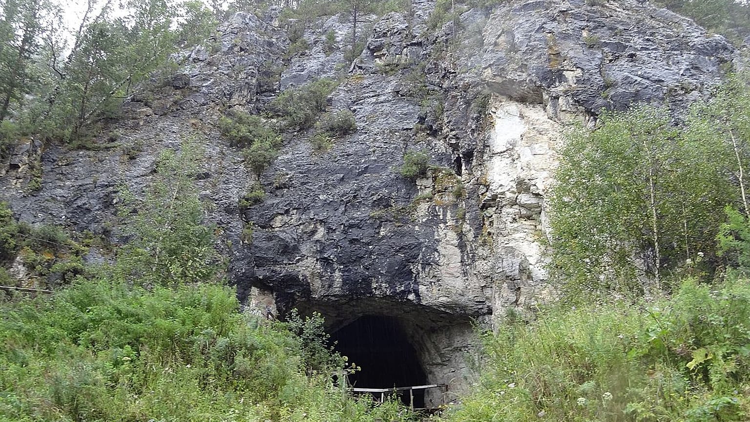 Sibirya'daki Denisova Mağarası