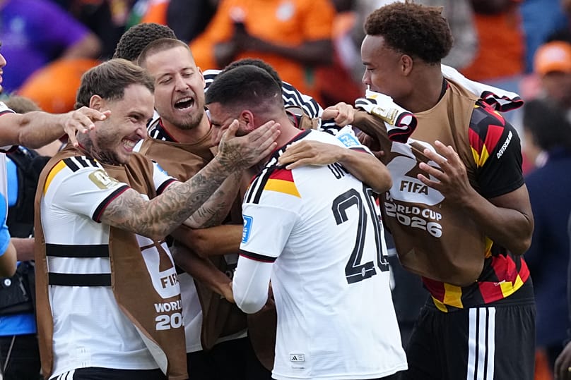 Deutschlands Deniz Undav (26) jubelt mit seinen Teamkollegen nach dem 2:0 im WM-Gruppenspiel gegen die Elfenbeinküste in Toronto.