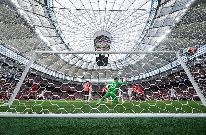 El portero egipcio Mostafa Shoubir encaja un gol del neozelandés Finn Surman durante la primera parte del partido del Grupo G del Mundial en Vancouver, Canadá, el domingo 21 de junio de 2026
