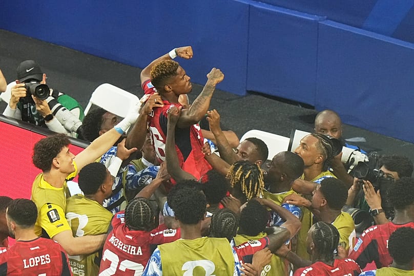 Helio Varela, de Cabo Verde, celebra el segundo gol de su equipo ante Uruguay durante el partido del Grupo H del Mundial en Miami Gardens, Florida, el domingo 21 de junio de 2026
