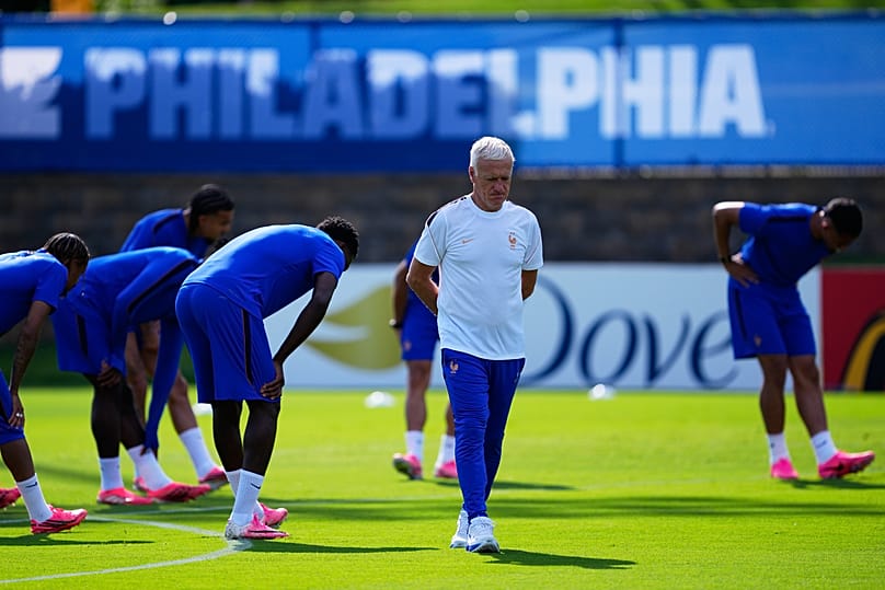 Le sélectionneur de l'équipe de France, Didier Deschamps, à l'entraînement dimanche 21 juin, avant le match du groupe I face à l'Irak, lundi soir à Philadelphie, États-Unis.