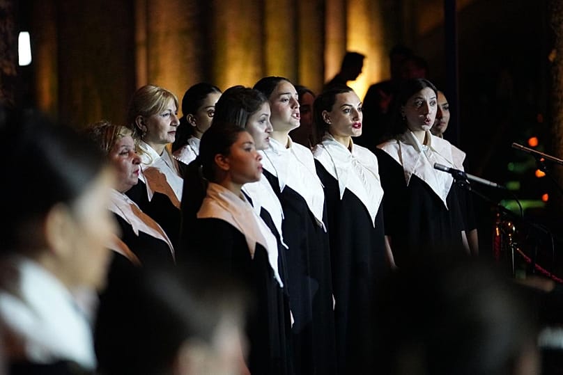 Gori Kadın Korosu Yerebatan Sarnıcı'ndaki performansı sırasında.