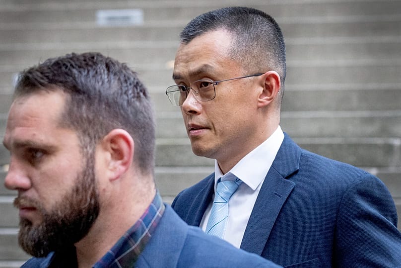 ARQUIVO. O fundador e CEO da Binance, Changpeng Zhao, abandona o tribunal federal depois de se declarar culpado de violações das leis norte-americanas contra o branqueamento de capitais, Seattle, nov. 2023