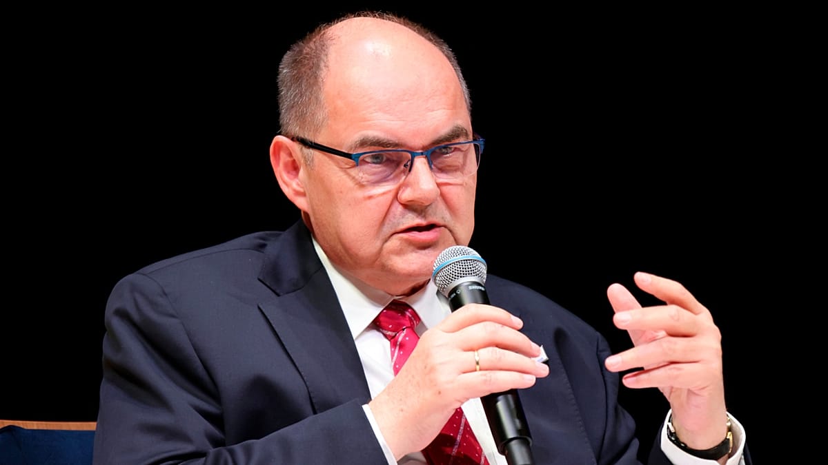 UN’s Top Envoy in Bosnia, CSU’s Christian Schmidt, Leaves Early Amid Political Crisis