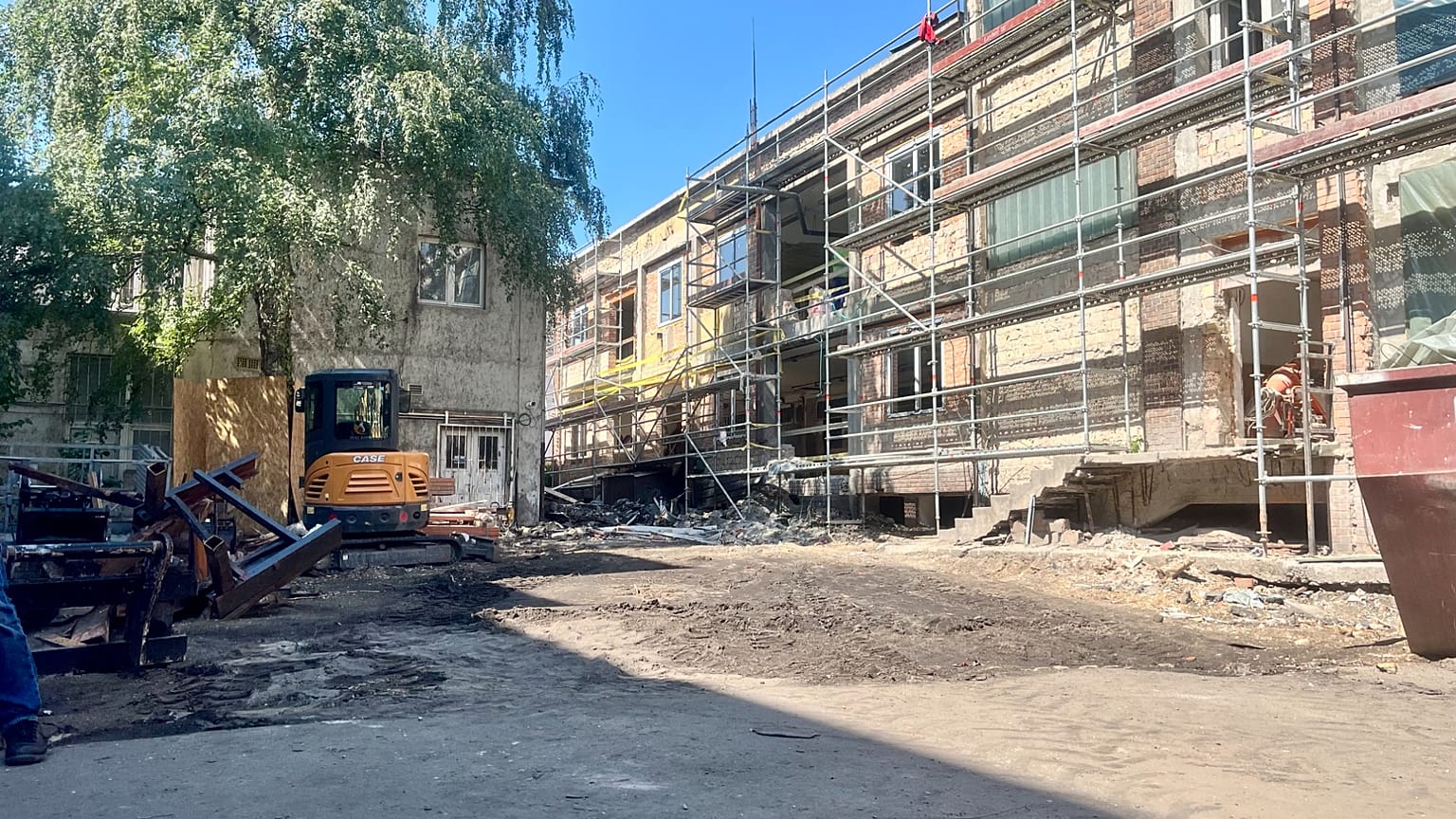 Sopralluogo dell’edificio del progetto di costruzione di alloggi in affitto in via Baross, nel IV distretto, il 22 giugno 2026