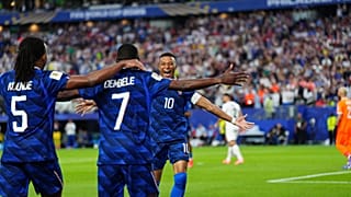 Mbappé, Koundé et Dembélé célèbrent le 3e but de l'Equipe de France