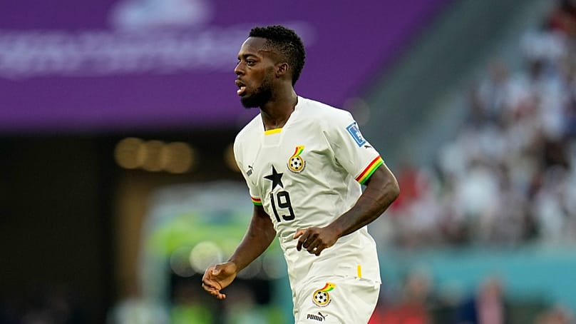 Iñaki Williams, de Ghana, durante el partido de fútbol del grupo H de la Copa Mundial entre Corea del Sur y Ghana, en Al Rayyan, Qatar, el 28 de noviembre de 2022.
