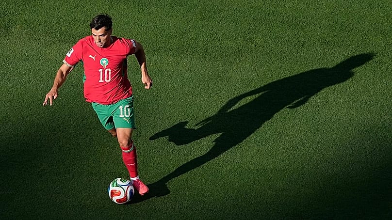 Brahim Díaz, de Marruecos, controla el balón durante el partido de fútbol del Grupo C de la Copa del Mundo contra Brasil en Nueva Jersey, el 13 de junio de 2026.