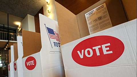 Cabines de voto preparadas num local de votação na igreja metodista de St. Luke, terça-feira, 16 de junho de 2026, em Oklahoma City