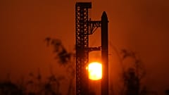 Über der Megarakete Starship von SpaceX geht die Sonne auf. Sie wird am 22. Mai 2026 auf einen Testflug von Starbase in Texas vorbereitet.