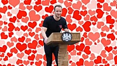 Tontechniker Tobias Gough, inzwischen besser bekannt als „Hot Podium Guy“.