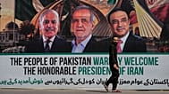 تصاویری از مسعود پزشکیان در اسلام‌آباد پاکستان برای استقبال از رئيس جمهور ایران نقش بسته 