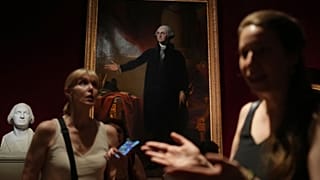 Un portrait de George Washington lors d'une exposition célébrant le 250e anniversaire des États-Unis, au château de Versailles, le lundi 22 juin 2026.