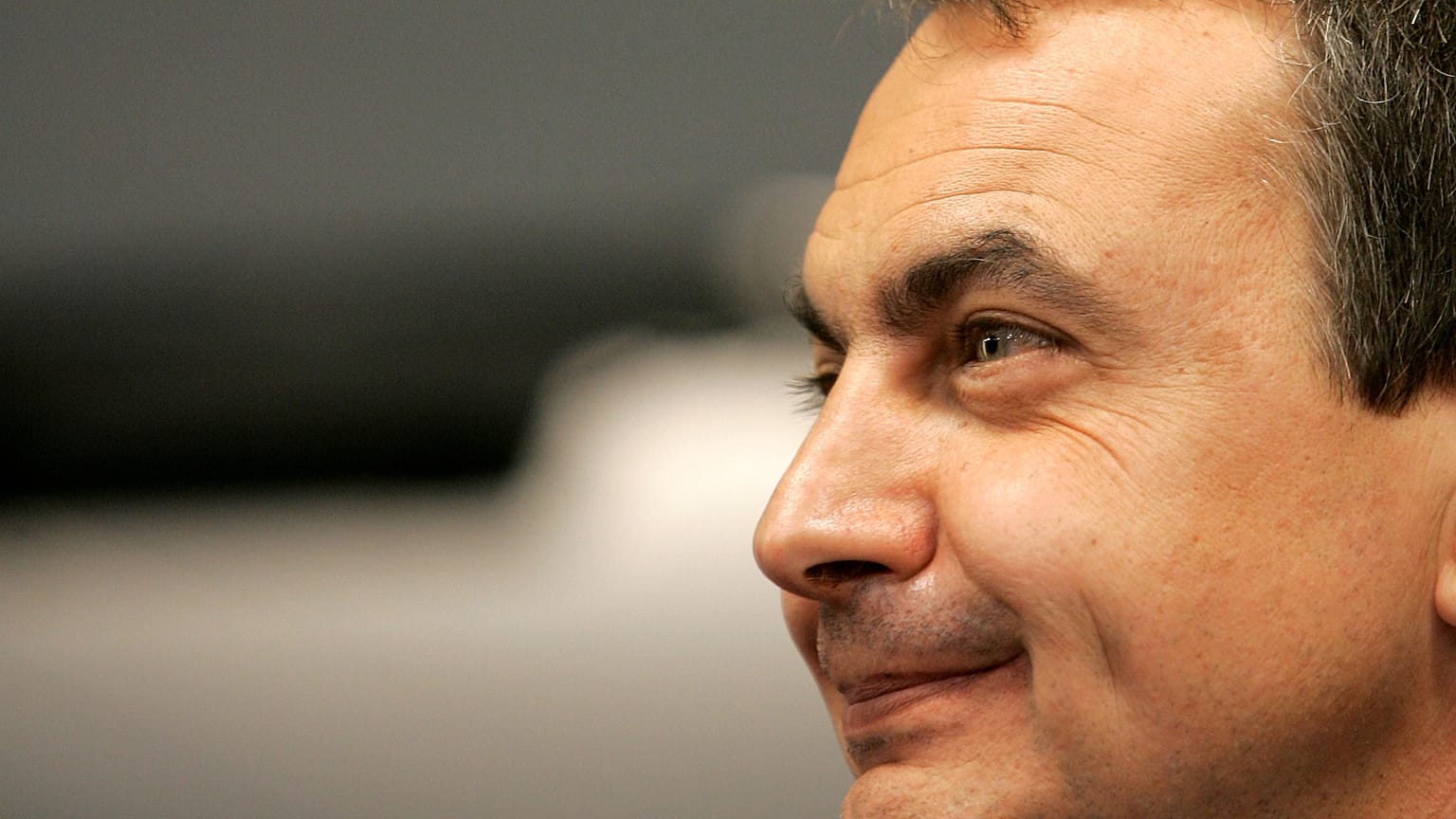 ARCHIVO: José Luis Rodríguez Zapatero durante una rueda de prensa un día después de ganar las elecciones generales en la sede del PSOE  en Madrid, en marzo de 2008.