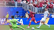 A portugál Cristiano Ronaldo szerezte csapata harmadik gólját, miután a labdát az üzbég kapus, Abduvohid Nematov mellett a hálóba lőtte a Houstonban rendezett világbajnokság K