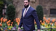 الرئيس السوري أحمد الشرع يتوجه إلى 10 داونينج ستريت للقاء رئيس الوزراء البريطاني كير ستارمر في لندن، الثلاثاء 31 مارس 2026. (AP Photo/Alastair Grant)