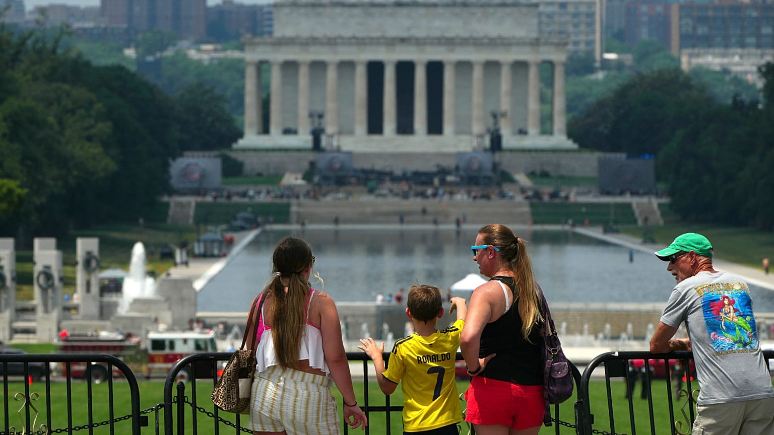 Turisták a Lincoln Emlékműnél 