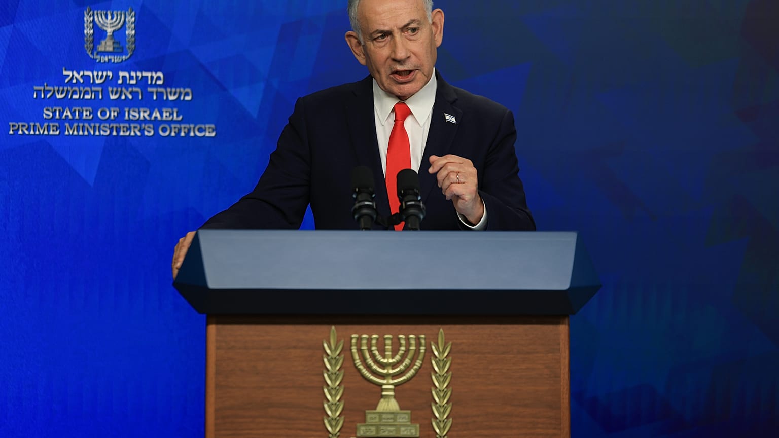 رئيس الوزراء الإسرائيلي بنيامين نتنياهو يعقد مؤتمرا صحفيا في القدس يوم الاثنين 15 يونيو 2026. (رونين زفولون، صورة حمام السباحة عبر وكالة أسوشييتد برس)