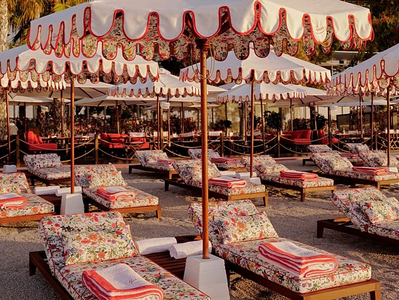 A Gucci celebra 60 anos do motivo Flora