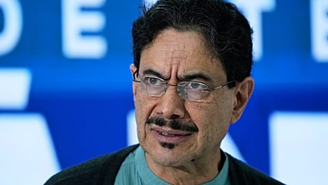 El senador Iván Cepeda, candidato presidencial, en una conferencia de prensa al día siguiente de la segunda vuelta de las elecciones en Bogotá, 22 de junio de 2026.