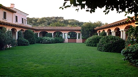 Teilansicht des Innenbereichs der Villa Certosa in Porto Rotondo auf Sardinien, veröffentlicht am Freitag, dem 29. Juli 2004.