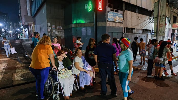 Venezuela'da deprem anı: insanlar panikle kaçıştı
