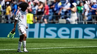 Akram Afif, do Qatar, abandona o relvado após a derrota da sua equipa frente à Bósnia no jogo do Grupo B do Mundial em Seattle, quarta-feira, 24 de junho de 2026