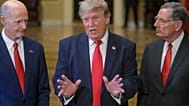 ABD Başkanı Donald Trump, Senato Yönlendirme Komitesi öğle yemeğinden Cumhuriyetçi senatörler Rick Scott ve John Barrasso ile ayrılıyor.