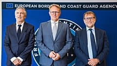 minister spraw wewnętrznych Hiszpanii Fernando Grande-Marlaska, dyrektor Fronteksu Hans Leijtens i minister administracji wewnętrznej Portugalii Luís Neves w Lizbonie