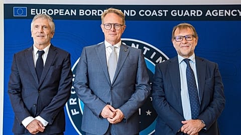 El ministro del Interior español, Fernando Grande-Marlaska, el director de Frontex, Hans Leijtens, y el ministro del Interior de Portugal, Luís Neves, en Lisboa