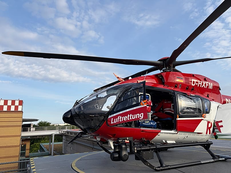 En el Unfallkrankenhaus Berlin-Marzahn, la DRF Luftrettung opera desde 2008 con el helicóptero de transporte de cuidados intensivos 